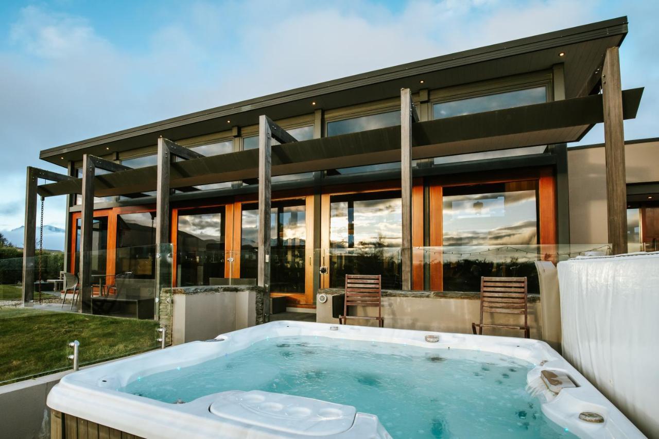 Mt Gold Retreat - Sleeps 8 - Spa Pool - Tennis Court Wanaka Eksteriør billede