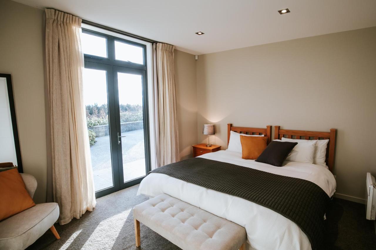 Mt Gold Retreat - Sleeps 8 - Spa Pool - Tennis Court Wanaka Eksteriør billede